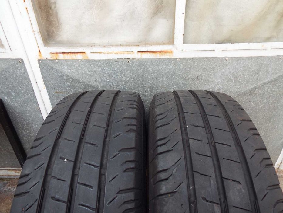 vand 2 anvelope de vara 205/65/16C continental conti van contact400lei