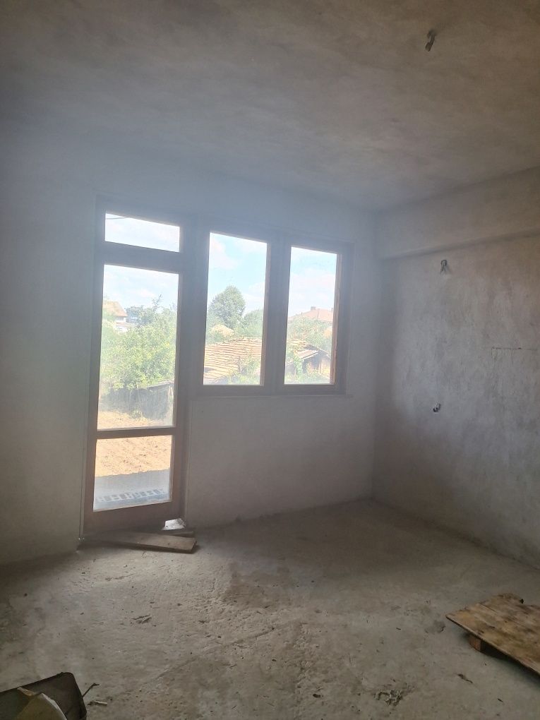 Продавам многофамилна къща в гр.Попово