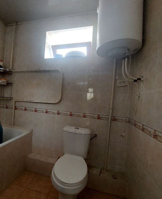 Продаётся 2 комнатная квартира переделанная в 3-х 77 серия