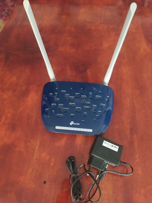 Продам роултор для Интернет ВАЙФАЙ месяц работал связи с переездом.