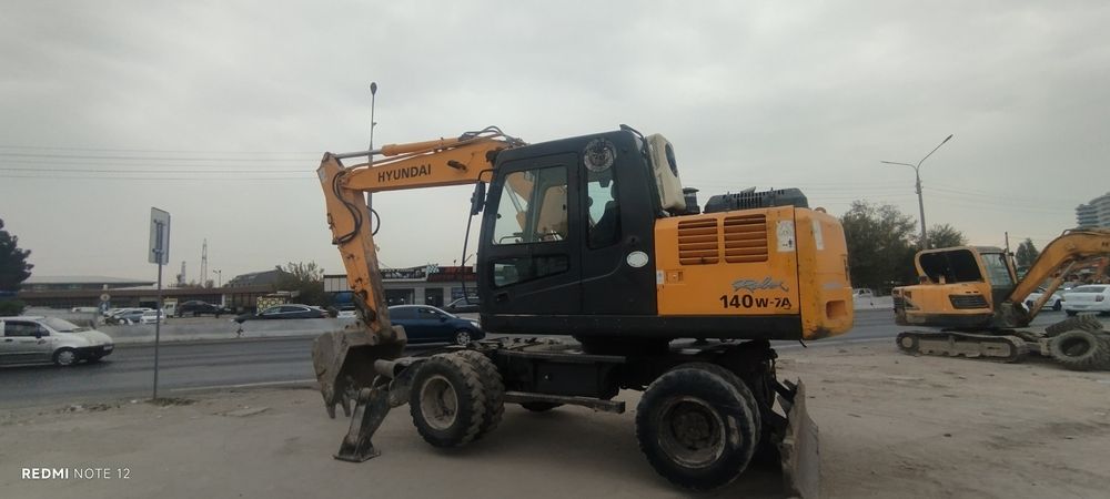 Ekskavator HYUNDAI 140