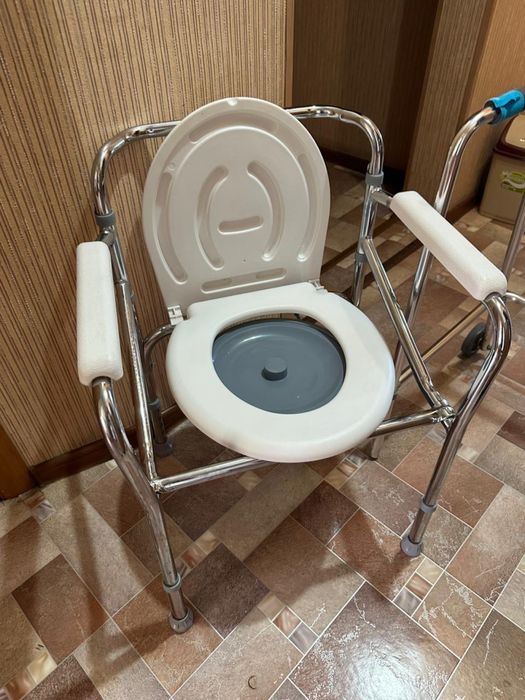 Ходунки и кресло-туалет