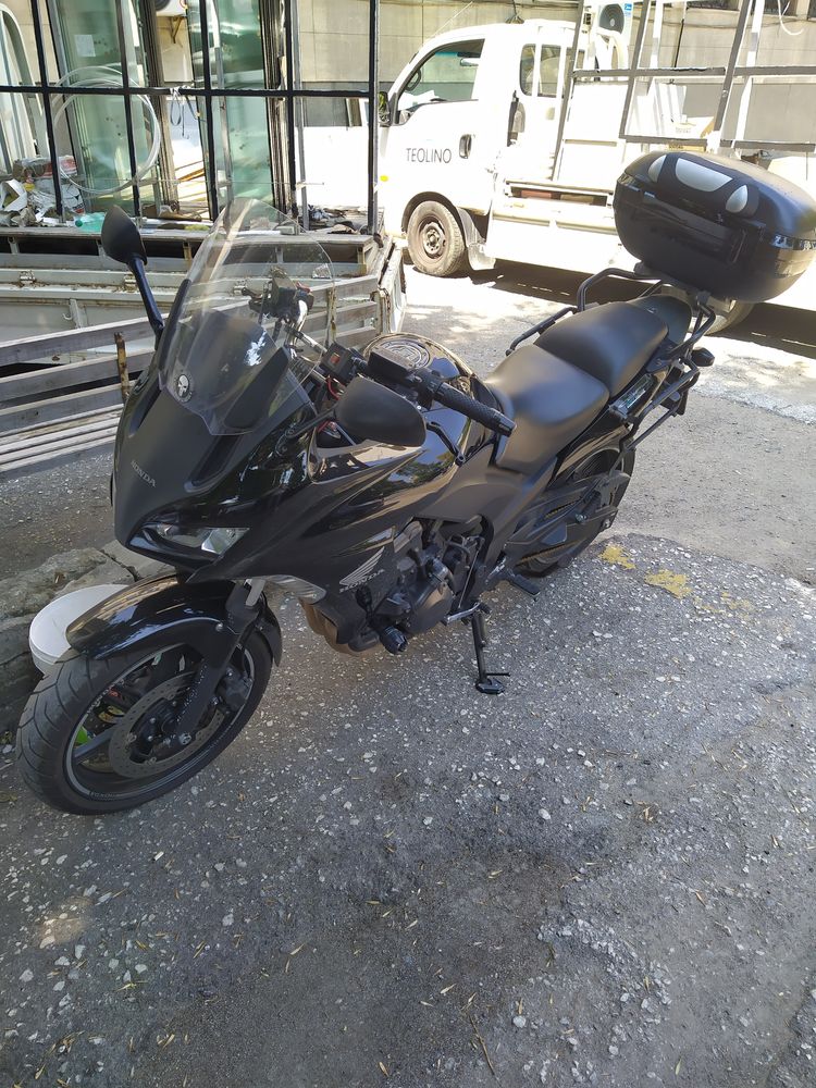 Продавам страхотен мотор Honda Cbf 1000