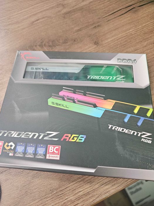 Memorie G.SKILL Trident Z RGB 16GB(2x8GB) DDR4 PC4-25600 3200MHz CL14