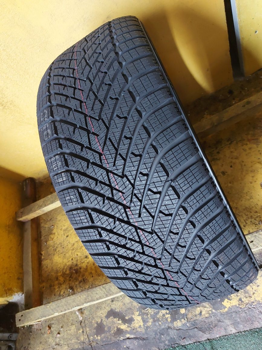 235 45 18 Pirelli DOT 2024 iarna NOU 1 bucata