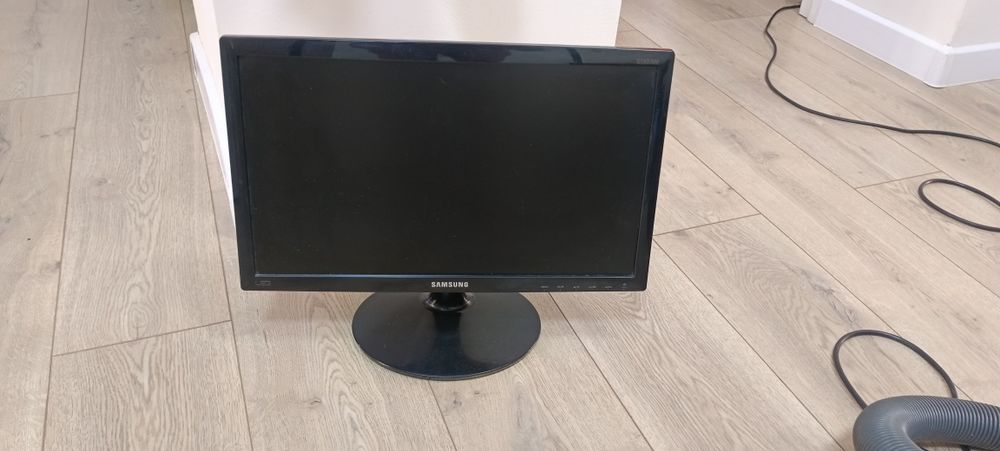 Монитор продам за 3000тысячи