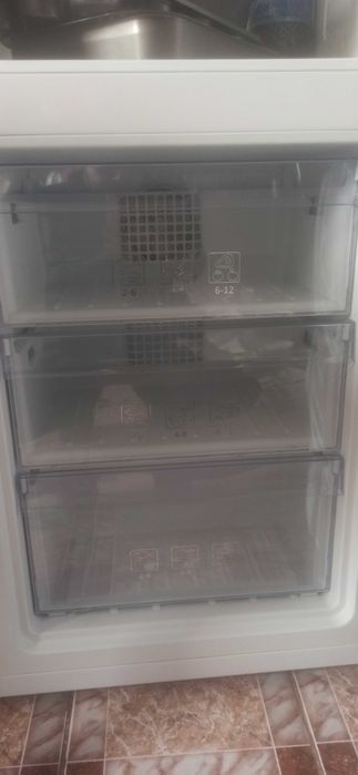 Vând sertare congelator - Beko RCNA 400E20XZP