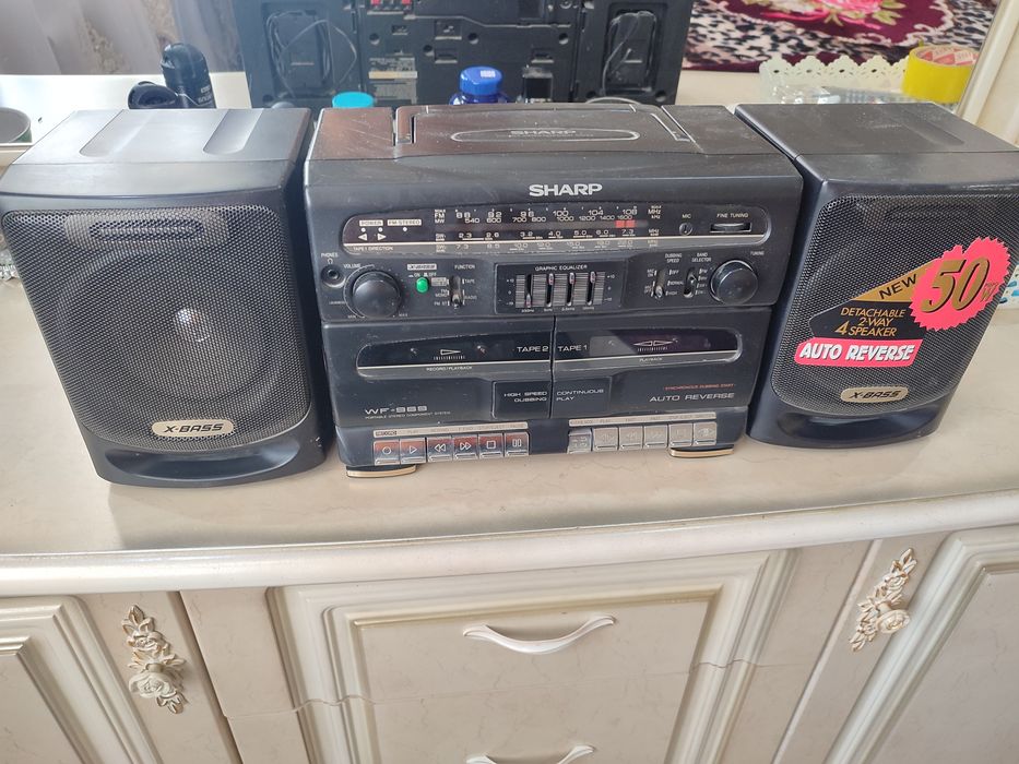 Магнитофон SONY!