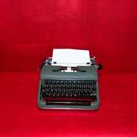 masina de scris verde