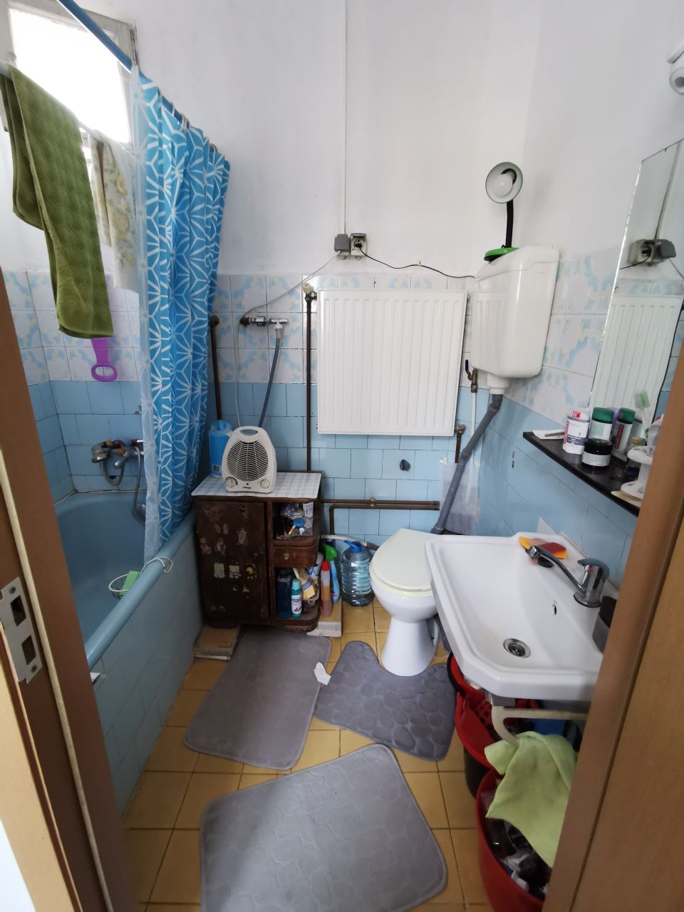 Apartament +mansarda+curte în București, zona Dinamo - Piața Gemeni