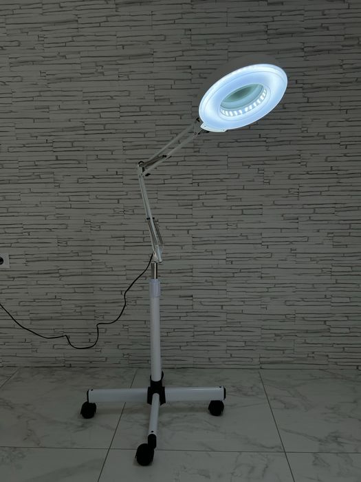 Masa de masaj/cosmetica portabila+ lampa cosmetica cu lupa NEFOLOSITE