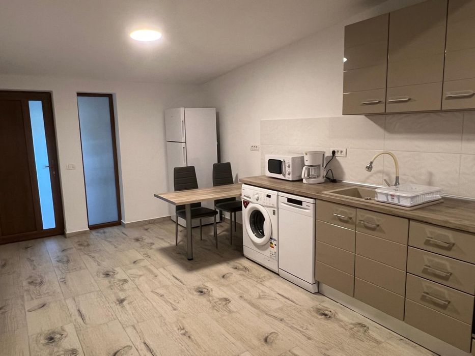 Inchiriez garsoniera Rm Valcea