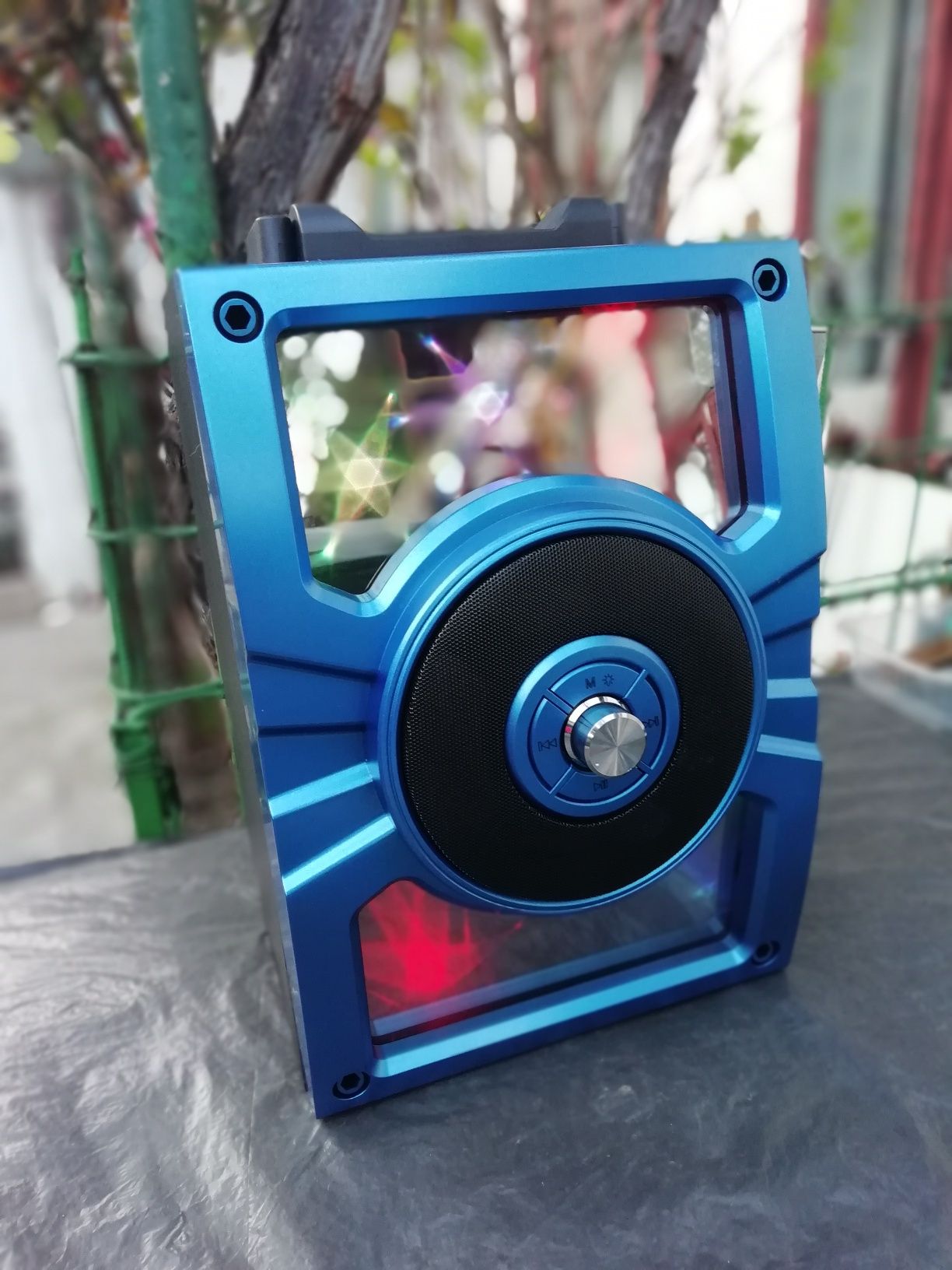 Speaker Bluetooth cu telecomandă