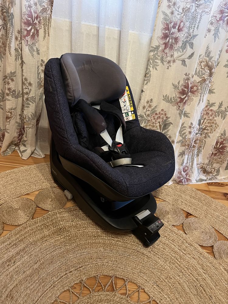 Scaun de copil Maxi Cosi, 2 wayPearl + baza family 2 wayFix + accesori