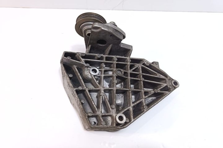 Suport compresor AC 06B260885A Volkswagen VW Passat B5.5 (facelift)