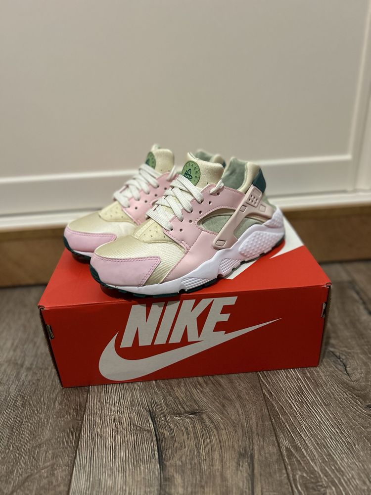 Nike - дамски маратонки NIKE HUARACHE RUN SE - НОВА ЦЕНА!