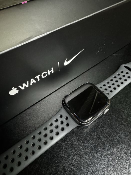 Продам Apple Watch Nike S5 44mm