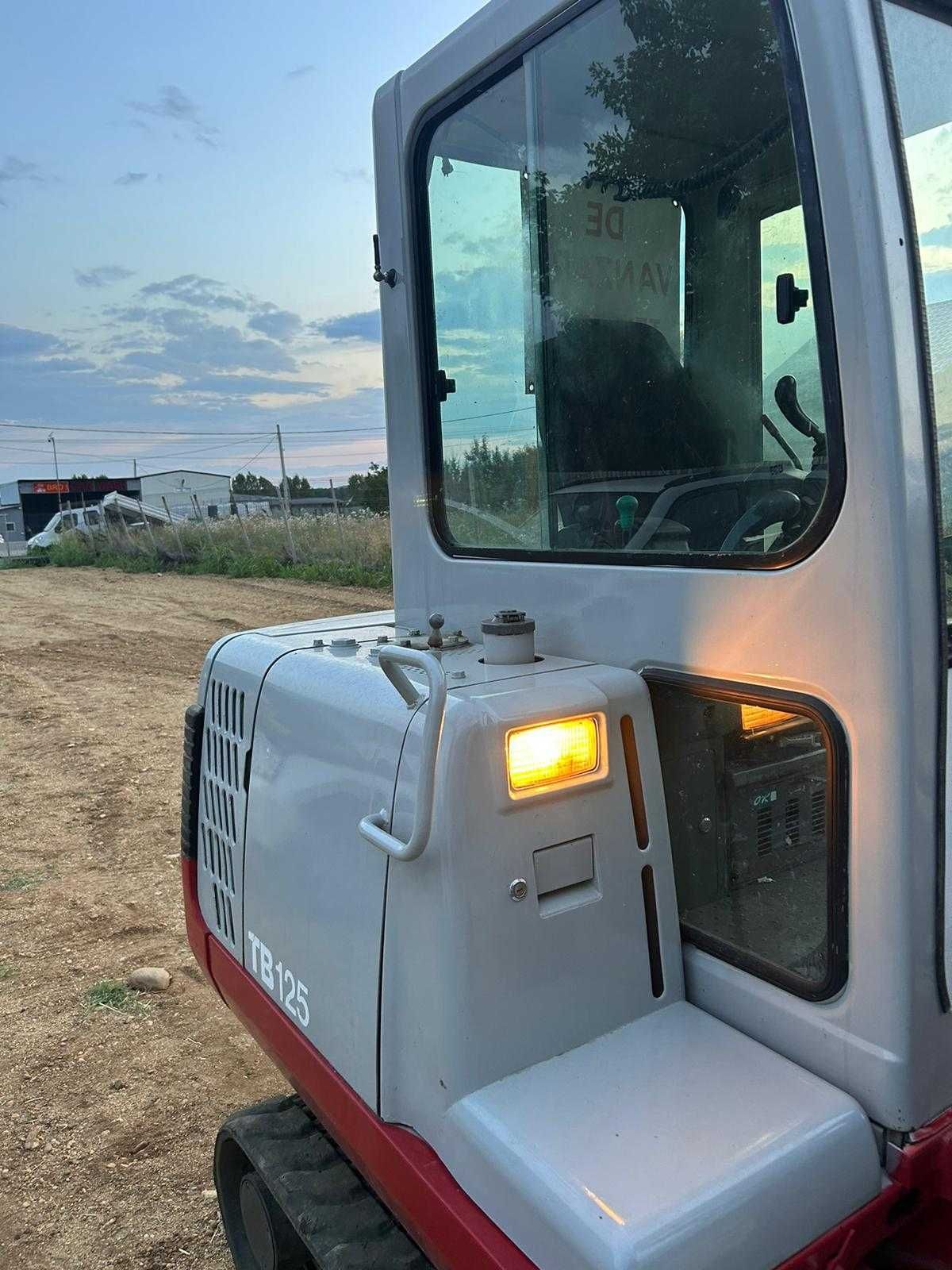 Mini-excavator Takeuchi 2.8 tone – 2008 – 3600 ore – Gata de lucru