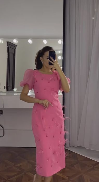 Яркое новое платье