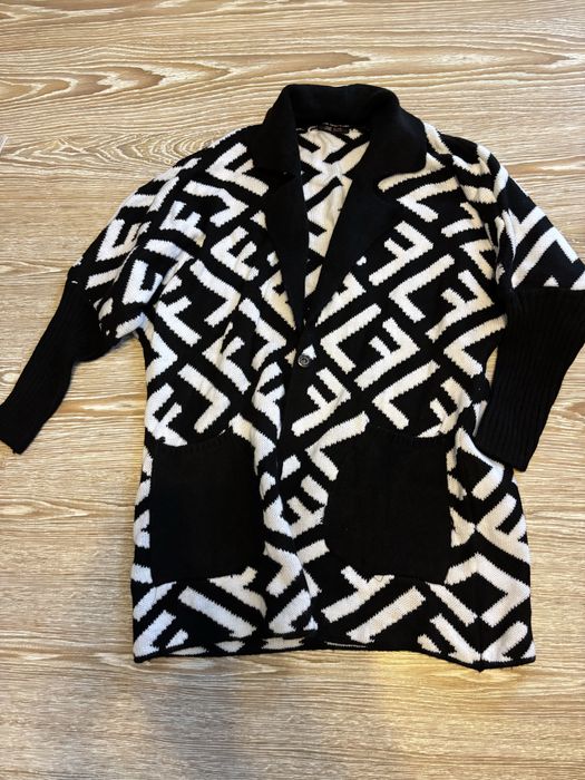 Cardigan lung model Fendi