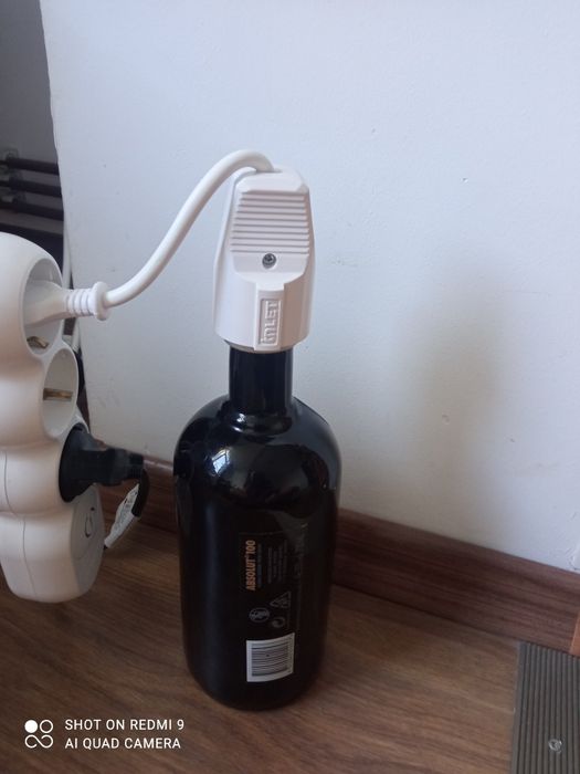 Vând lampă artizanală Vodka Absolut 100 , ideală pentru baruri !