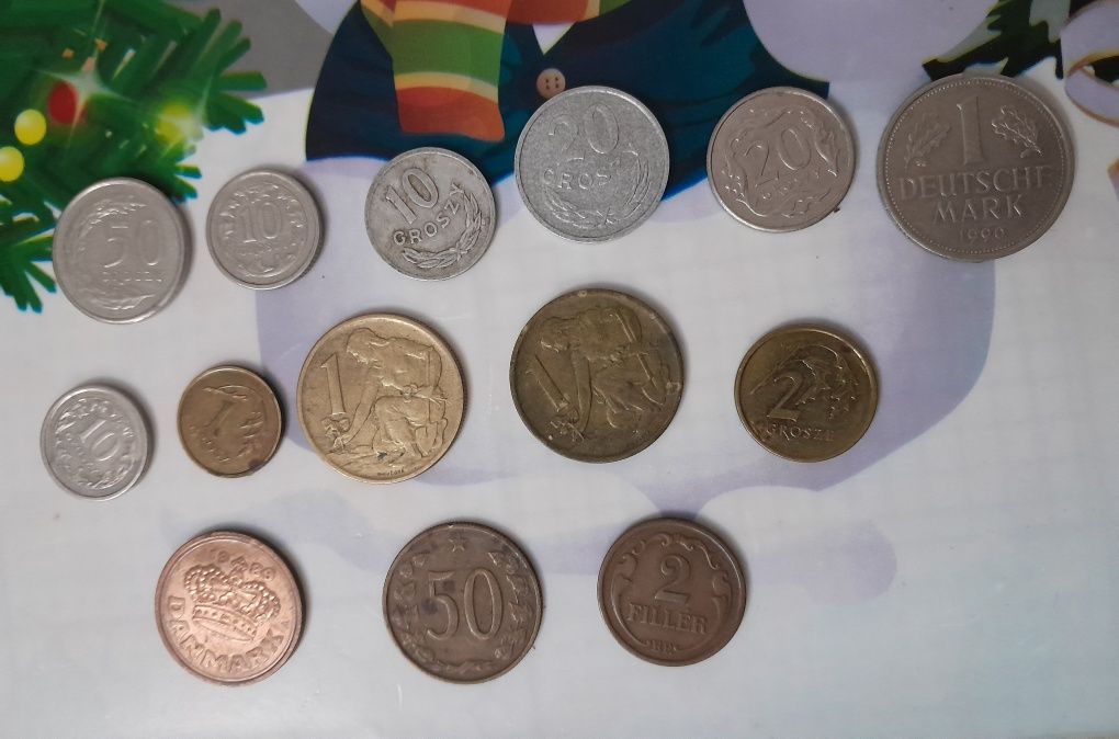 Vând diferite monede pt colecți . 220 lei