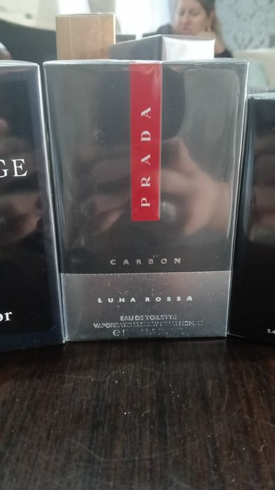 Vand parfumuri!!
