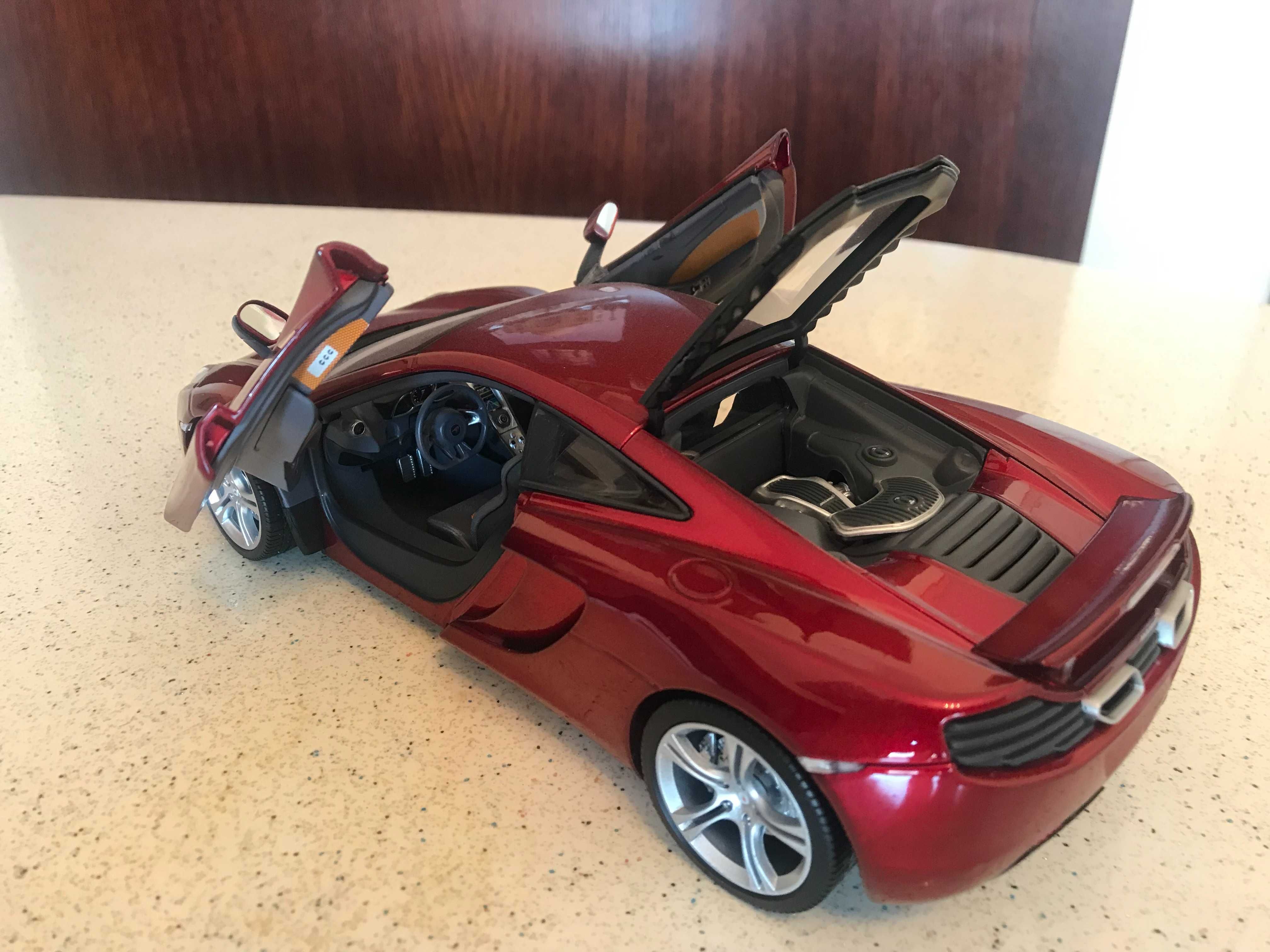 Macheta Auto Metalica McLaren MP4 - 12C 1:18 Minichamps