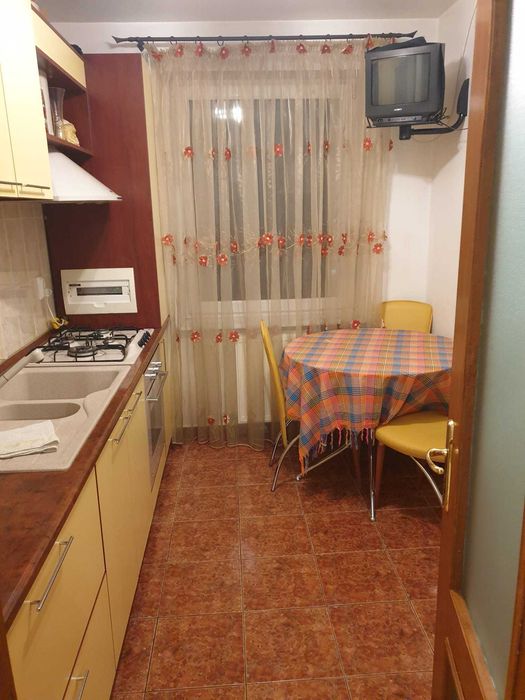 Inchiriez apartament 2 cam decomandat