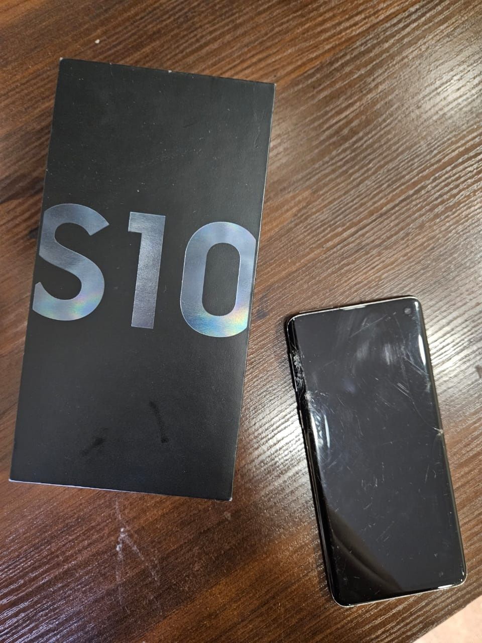 Продам samsung s10 разбит дисплей