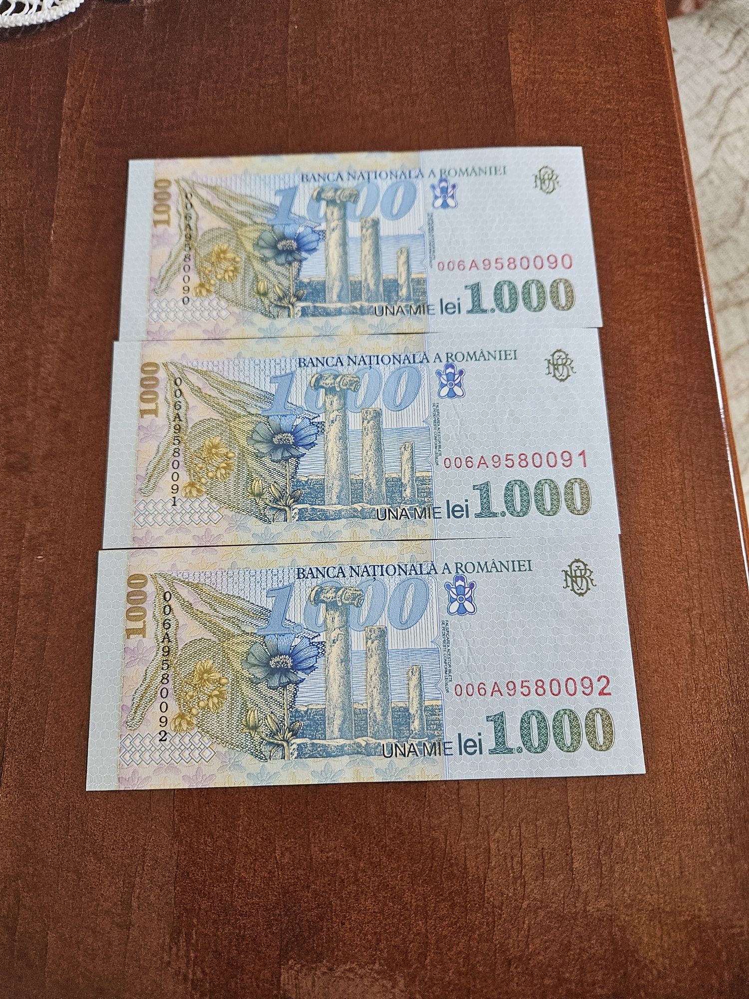 Vând bancnota 1000 lei