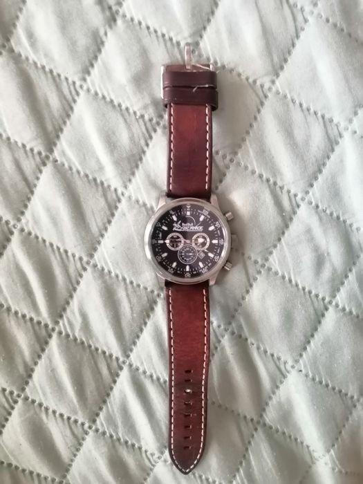 Vând ceas redbul nou