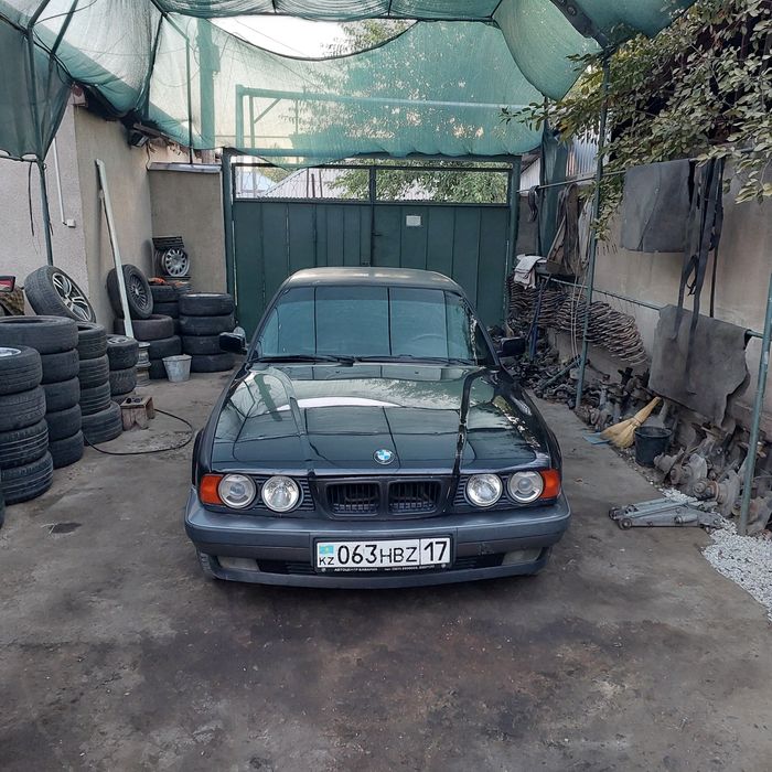 Разбор BMW e34, большой выбор запчастей