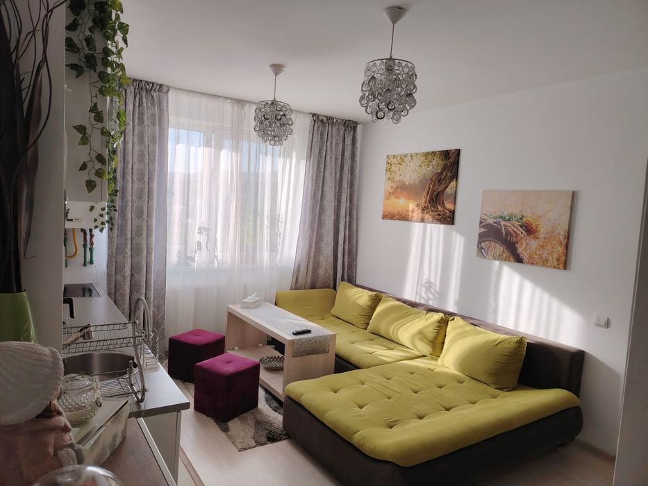 Închiriez apartament cu 3 camere