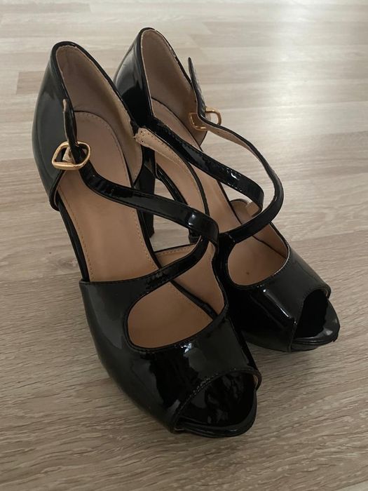 Pantofi sandale de ocazie