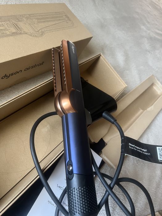 Dyson airstrait
