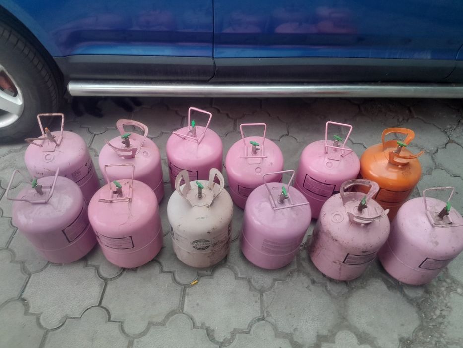 Пустые баллоны из-под фреона