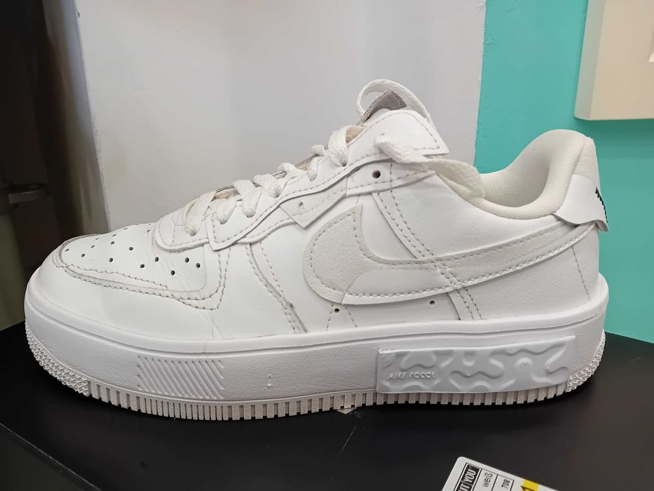 Бели naik air forse 1