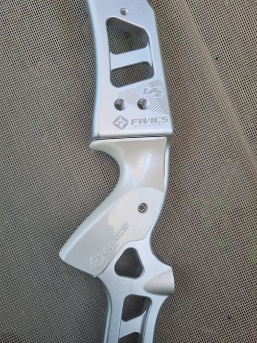 FIVICS VELLATOR 2 CROSA ARC RECURVE - Culoare : alb, Pozitie mana : RH