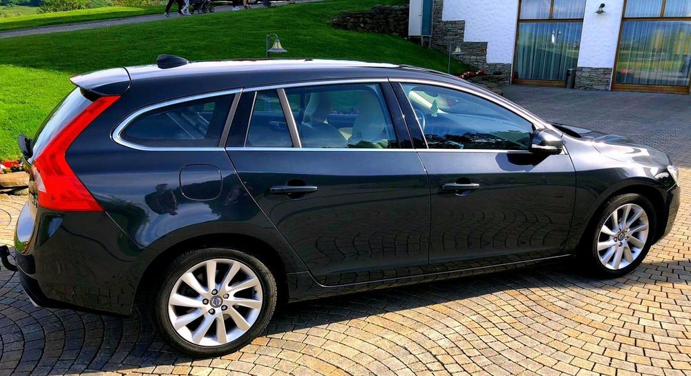 VOLVO V60 - (OFERTA sub pret real) , 181 PS, model Summum