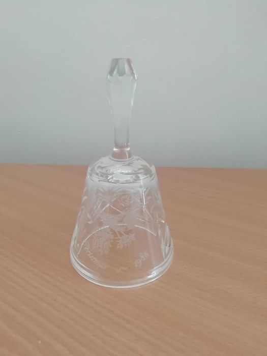 Красива кристална коледна камбанка