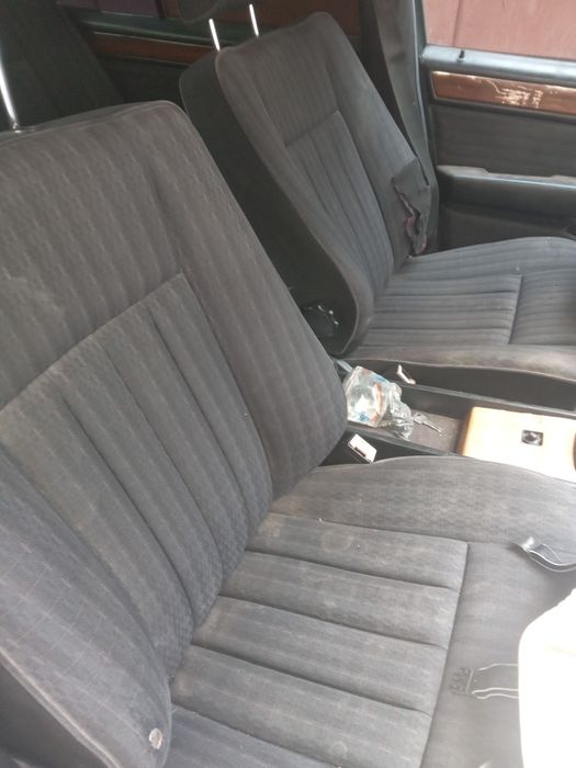 Продам сиденья 124 мерседес комплект ёлка