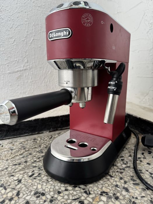 Еспресо Кафемашина DeLonghi Dedica EC685.R, 15 бара, 1350W!