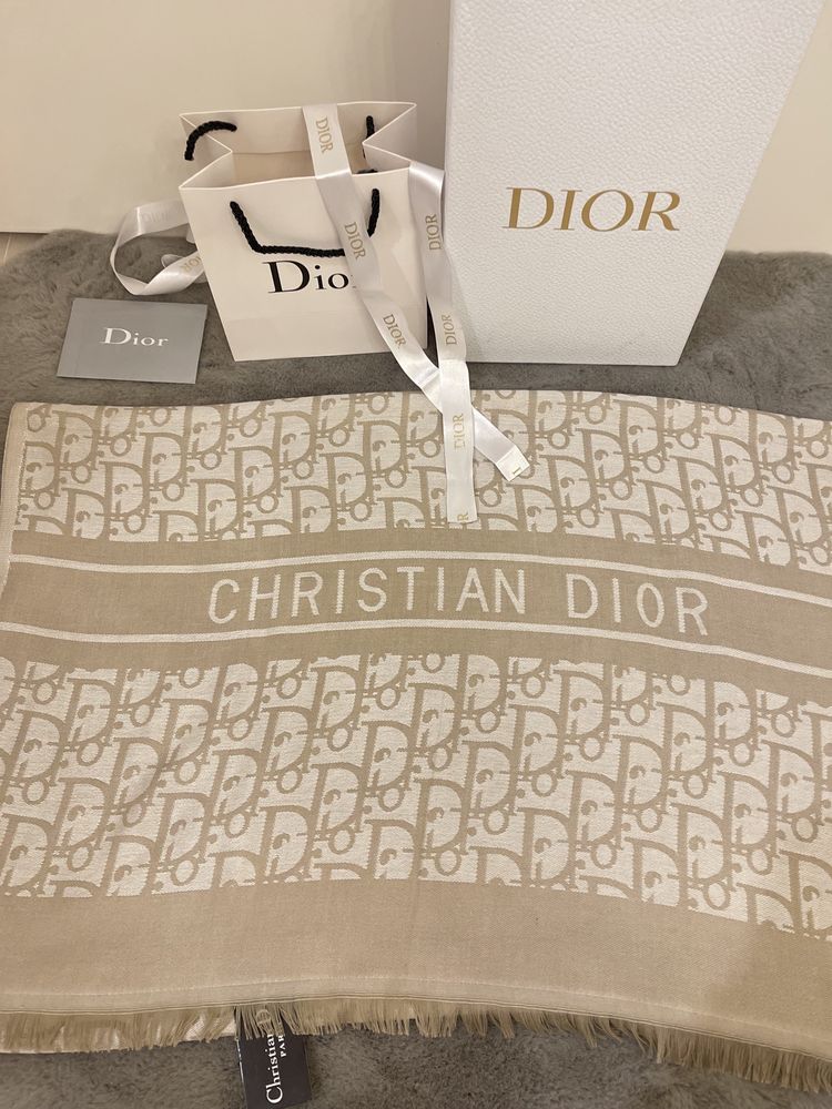 Esarfa Christian Dior crem