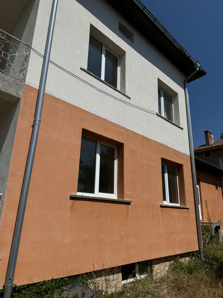 Продава се Къща в Брезник - 220 кв.м за 682 €/кв.м - Снимка #1