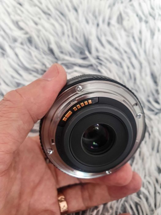 Obiectiv Canon EF-S 24mm F2.8 STM nou, RF35mm F1.8, RF50mm F1.8