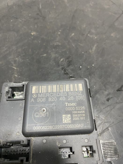calculator Modul usa stanga fata Mercedes Sprinter W906 ~ A9068204026