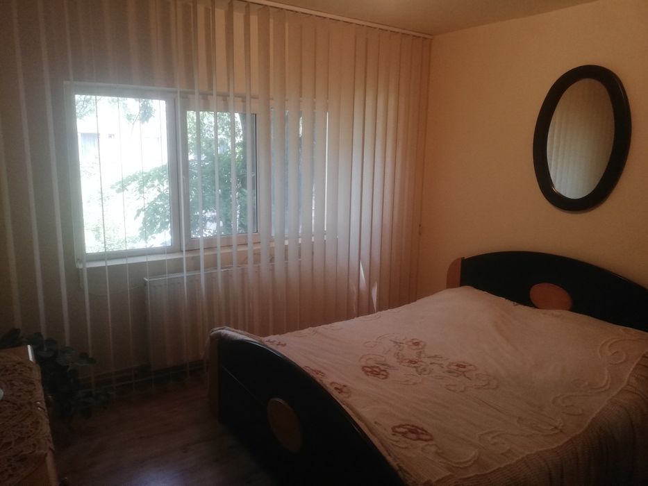 Inchiriez apartament 3 camere
