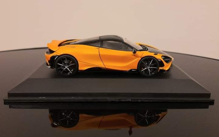 McLaren 765LT V8-Biturbo 1:43 Solido