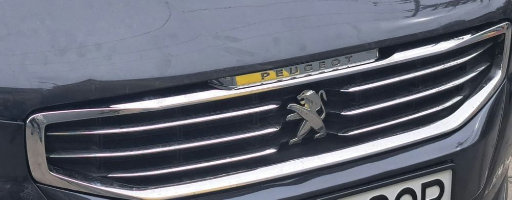 Vând grila de jos Peugeot 508 la bara din fata modelul facelift